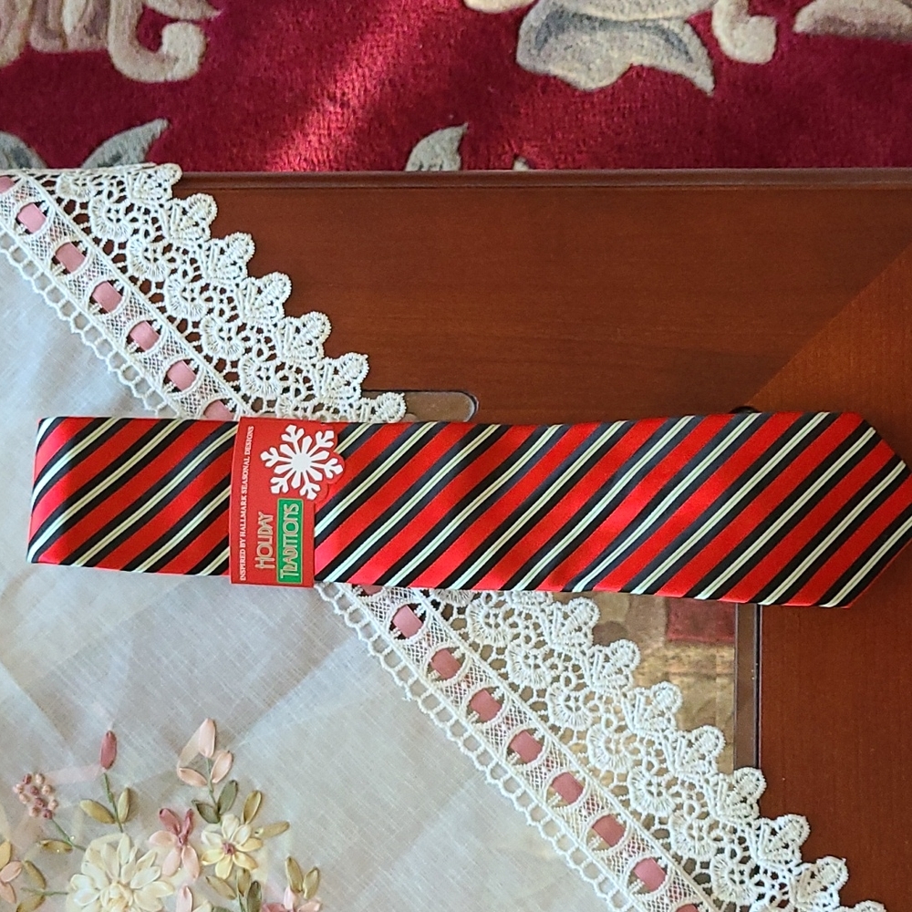 Hallmark Holiday Tie